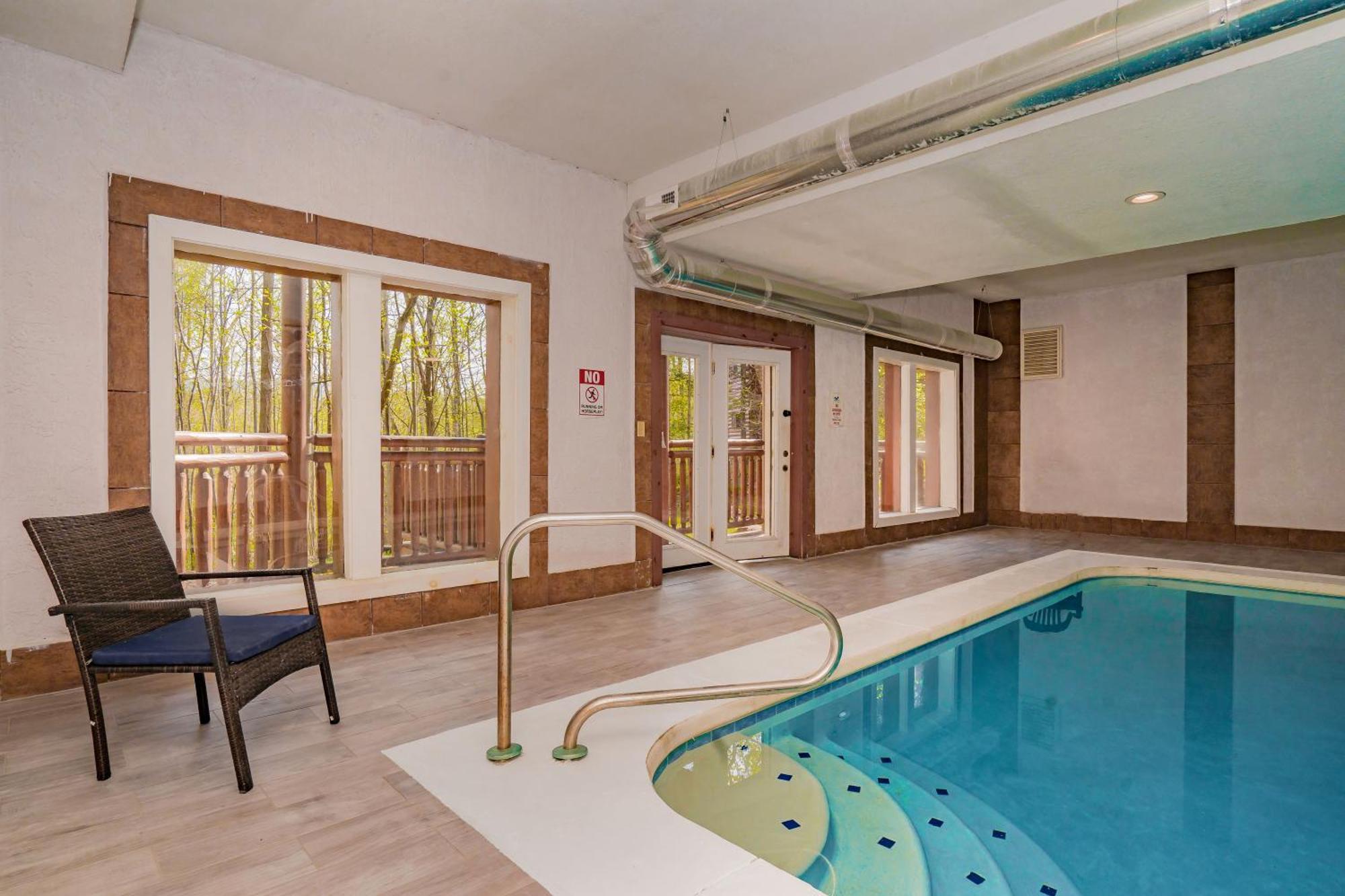 Indoor Pool Beauty Villa Cosby Exterior photo